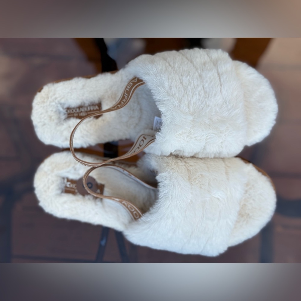 KOOLABURRA BY UGG FUZZ’N ll women’s Faux Fur Sandals 8 sz